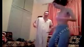 سكس مصري منزلي ترقص لزوجها علشان زبه يقف